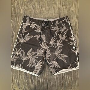 Volcom Men's Charcoal Leaf Pattern Board Shorts